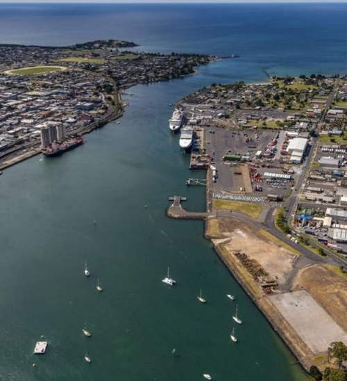 TasPorts and government both concerned over TT-Line's ability to manage Spirit of Tasmania port